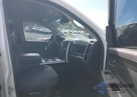 2017 Ram 1500 Express 4X4 5'7 Box z USA, uszkodzony, nr VIN 3C6RR7KT8HG710274